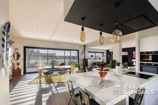 Luxury home in Veyre-Monton, Puy-de-Dôme