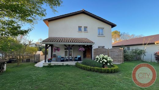 Luxus-Haus in Pessac, Gironde