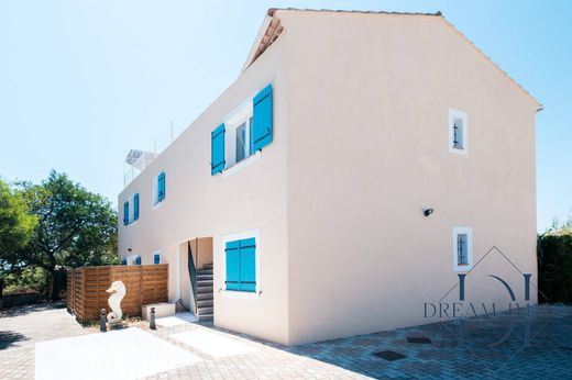 Apartment / Etagenwohnung in Hyères, Var