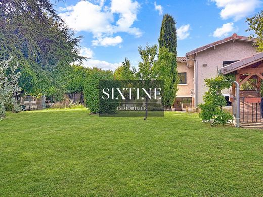 Reventin-Vaugris, Isèreの高級住宅