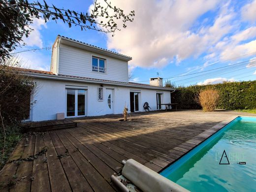 Luxury home in Parempuyre, Gironde