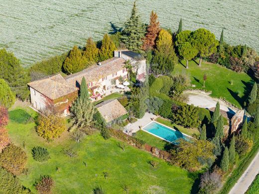 Luxury home in Pernes-les-Fontaines, Vaucluse