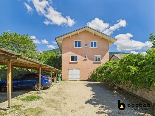 Luxus-Haus in Challes-les-Eaux, Savoy