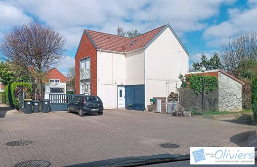 Luxe woning in Voisins-le-Bretonneux, Yvelines