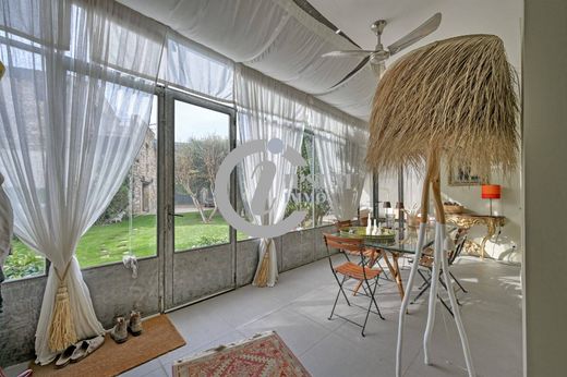 Casa di lusso a Saint-Nazaire-de-Pézan, Hérault