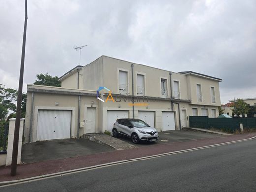 Edificio en Saint-Jean-de-la-Ruelle, Loiret