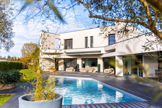 Luxury home in Bouliac, Gironde