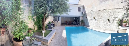 Luxe woning in Aigues-Mortes, Gard