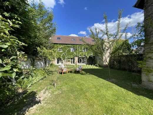 Luxury home in Moisson, Yvelines