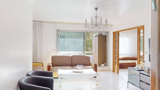 Apartament w Buttes-Chaumont, Villette, Bas Belleville, Paris