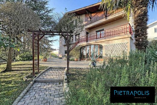 Luxus-Haus in Neuville-sur-Saône, Rhône