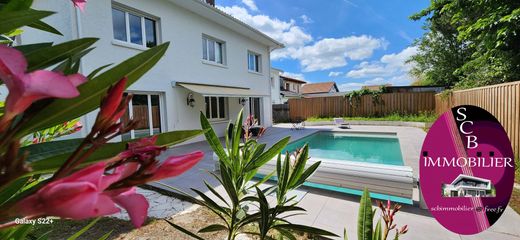Luxe woning in Mérignac, Gironde