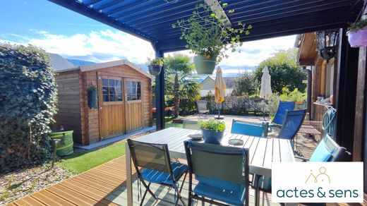 Maison de luxe à Saint-Baldoph, Savoie