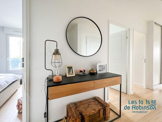 Appartamento a Le Plessis-Robinson, Hauts-de-Seine