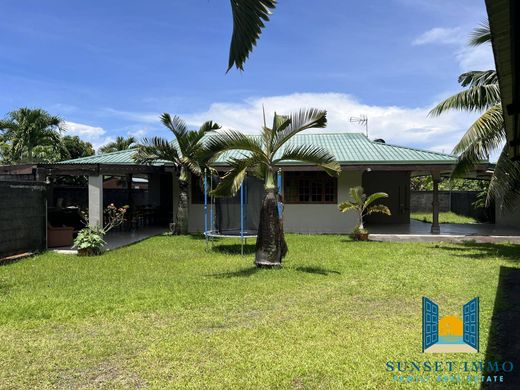 Luxury home in Tahiti