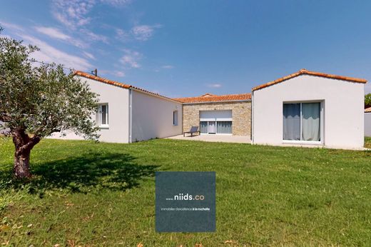 Luxury home in Saint-Sauveur-d'Aunis, Charente-Maritime