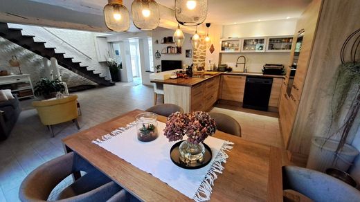 Residential complexes in Gometz-la-Ville, Essonne