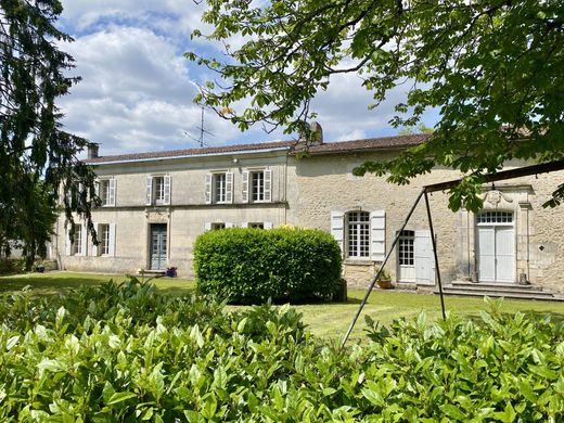 Castle in Saint-André-de-Lidon, Charente-Maritime