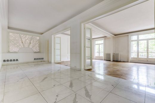 Apartment in Champs-Elysées, Madeleine, Triangle d’or, Paris