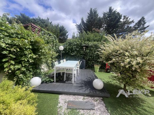 Luxury home in Nanterre, Hauts-de-Seine