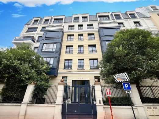 Apartment in Puteaux, Hauts-de-Seine