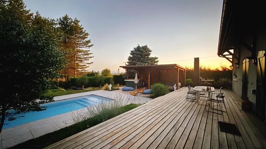 Luxe woning in La Fouillouse, Loire