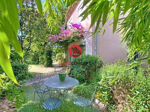 Luxury home in Villeneuve-lès-Avignon, Gard