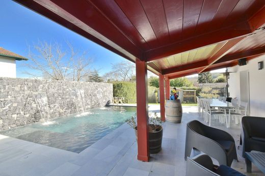 Элитный дом, Saint-Pée-sur-Nivelle, Pyrénées-Atlantiques