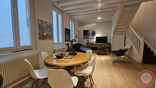 Apartment / Etagenwohnung in Bordeaux, Gironde