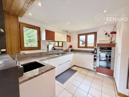 Luxury home in Les Carrys, Ain