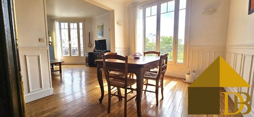 Apartment / Etagenwohnung in Maisons-Alfort, Val-de-Marne