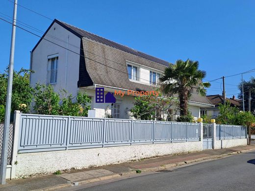 Casa di lusso a Houilles, Yvelines