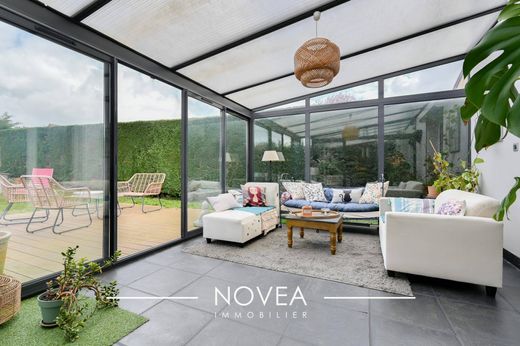 Luxury home in Saint-Genis-les-Ollières, Rhône