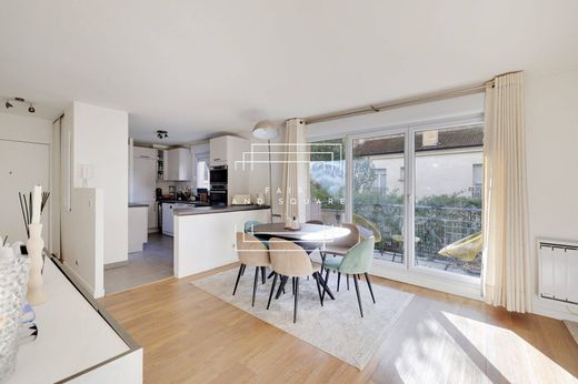 ‏דירה ב  Suresnes, Hauts-de-Seine