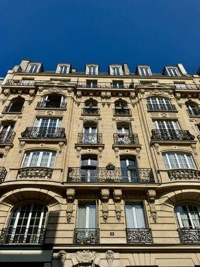 Apartment in Montmartre, Abbesses, Grandes-Carrières, Paris