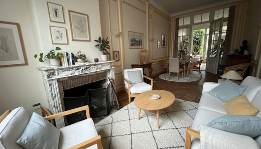 豪宅  鲁贝, North