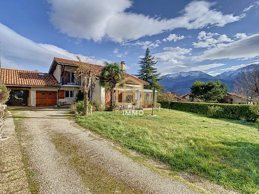 Luxus-Haus in Crolles, Isère