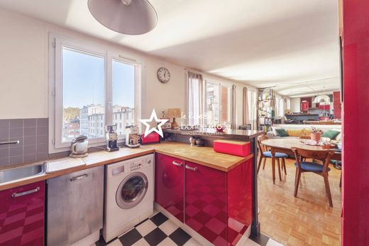 Apartament w Buttes-Chaumont, Villette, Bas Belleville, Paris