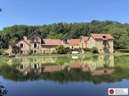 Casa di lusso a Flavigny-sur-Ozerain, Cote d'Or