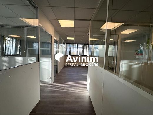 Office in Le Mesnil-Amelot, Seine-et-Marne