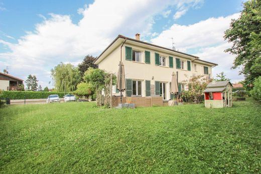 Luxe woning in Prévessin-Moëns, Ain