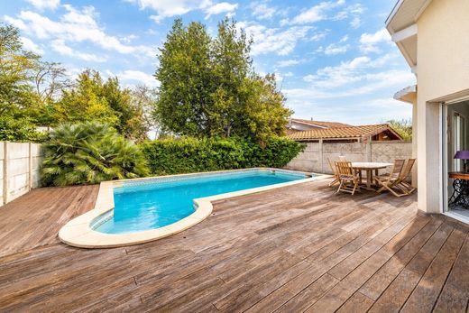 Luxus-Haus in Pessac, Gironde