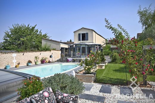 منزل ﻓﻲ Saint-Jean-d'Angély, شارنت البحرية