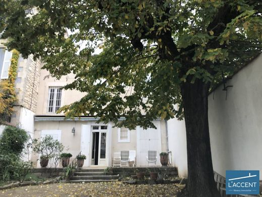 Luxus-Haus in Nîmes, Gard