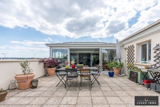 Apartment / Etagenwohnung in Neuilly-Plaisance, Seine-Saint-Denis