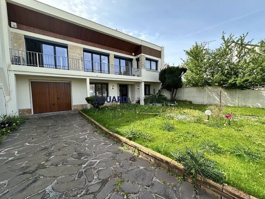 Luxury home in Carrières-sur-Seine, Yvelines