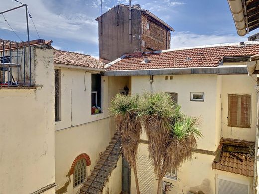 Residential complexes in Nîmes, Gard