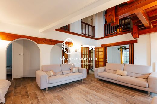 منزل ﻓﻲ Saint-Pierre-en-Faucigny, Haute-Savoie