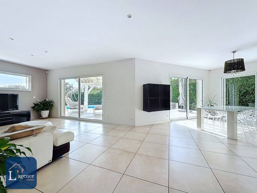 Πολυτελή κατοικία σε Échenevex, Ain