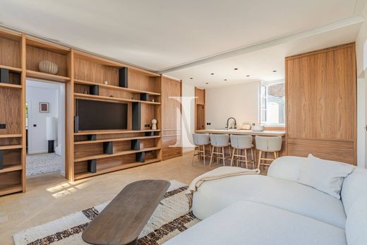 Apartment in Chatelet les Halles, Louvre-Tuileries, Palais Royal, Paris